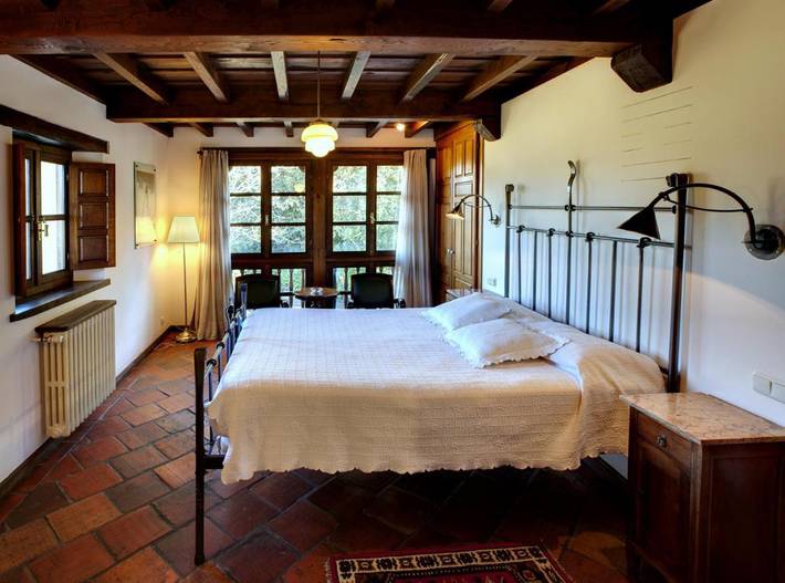 Hotel para 3 personas, con jacuzzi además de jardín y terraza en Llanes