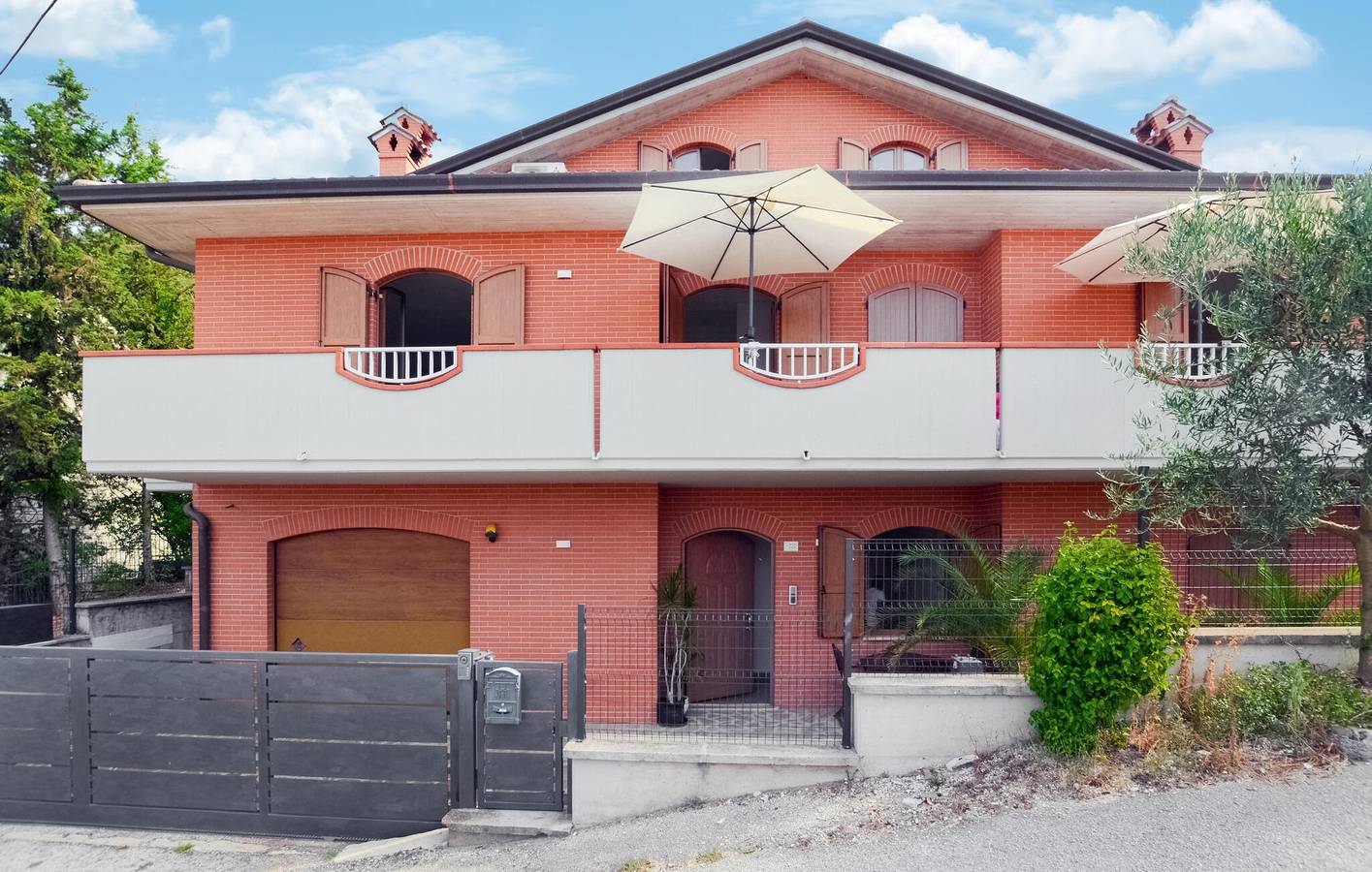 Appartamento intero, Accogliente appartamento in città con TV, cucina, Internet e parcheggio in Gubbio, Umbria