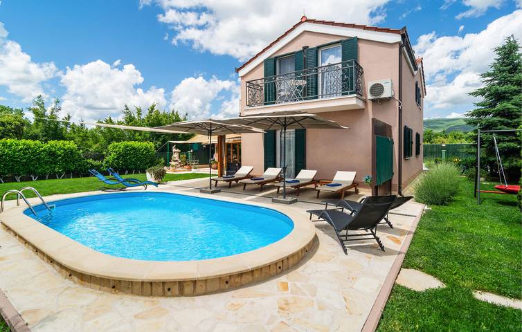 Stilvolle 132 m² große Ferienwohnung mit Pool und Küche, 2 km vom Zentrum von Sušci entfernt in Dalmatinisches Zagora