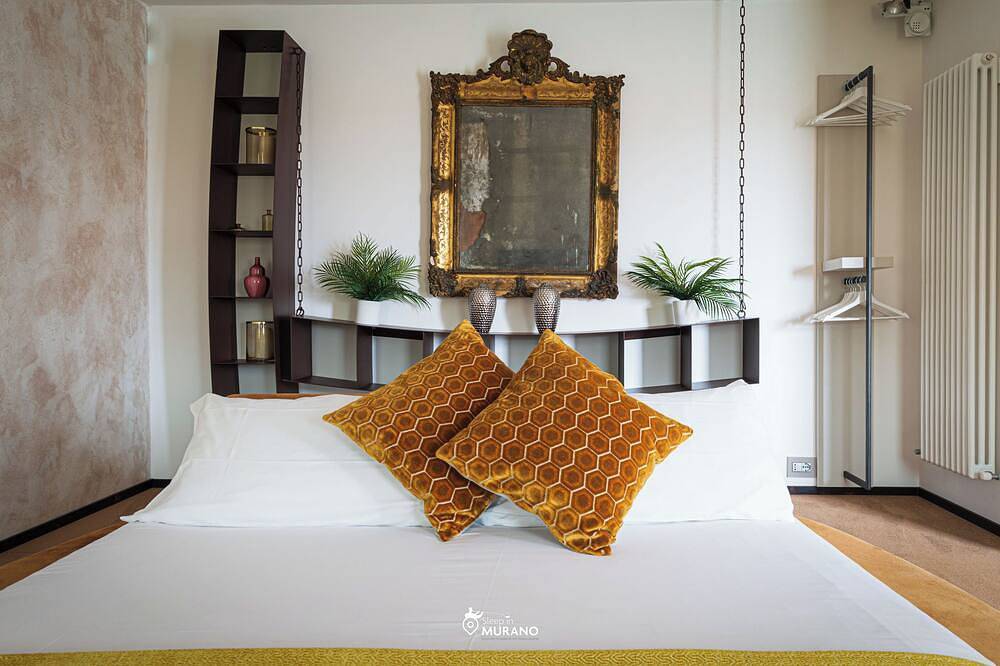 Apartamento entero, Suite Ametista con vista panorámica al canal y balcón. in Murano, Provincia de Venezia