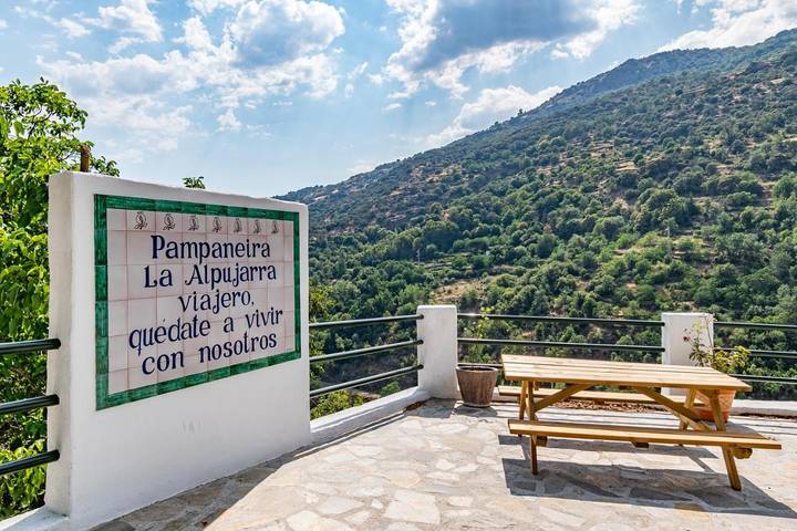 Apartamento para 8 personas, con vistas y terraza, Se admiten mascotas en Pampaneira