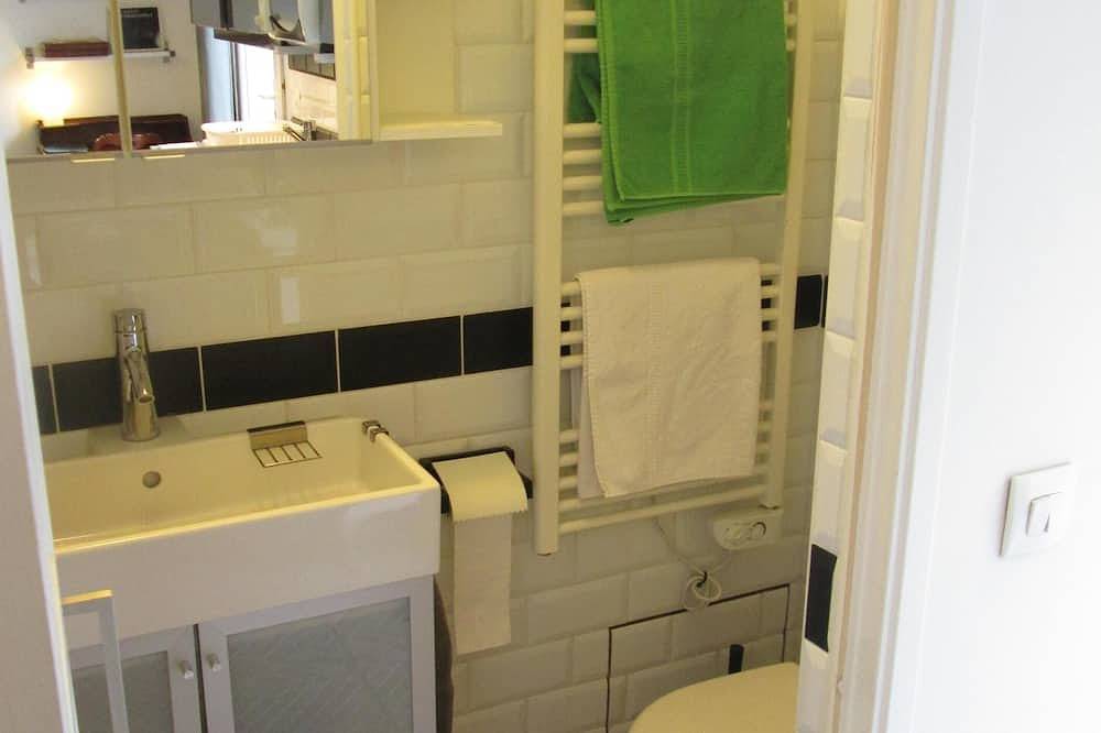 Appartement entier, Studio indépendant 20 mn centre Paris par Rer dans d'ancienne écuries in Maisons-Laffitte, Yvelines