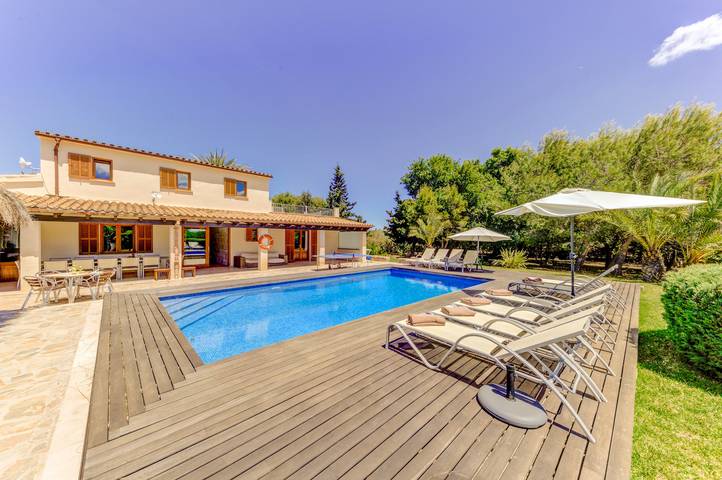 Finca mit Hund für 10 Personen, mit Terrasse, mit Haustier in Pollença