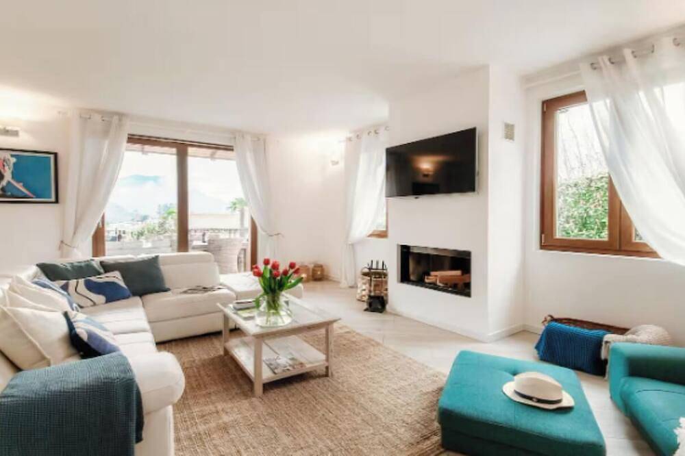 Luxurious Villa in Menaggio with Panoramic Lake Views in Menaggio, Commune de Menaggio