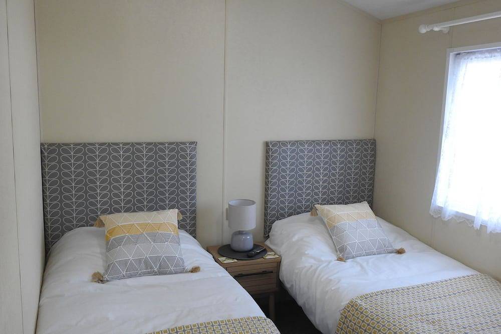 Luxury Lodge on quiet holiday park in Burgh Castle, Great Yarmouth