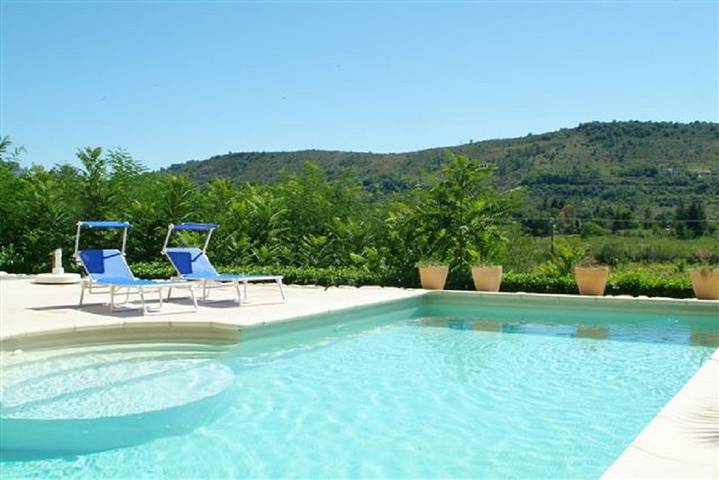 Gîte pour 14 personnes, avec piscine, animaux acceptés à Chambonas - 2