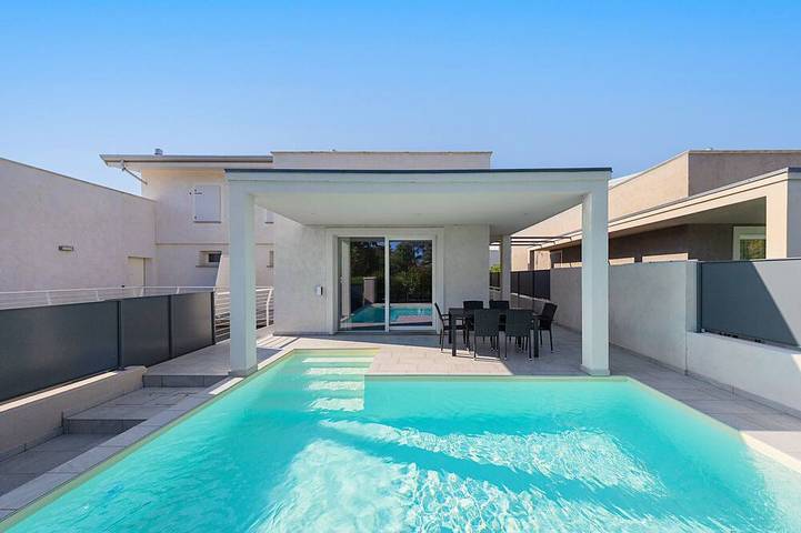 Villa für 8 Personen, mit Garten und Balkon sowie Sauna, mit Haustier in Sirmione