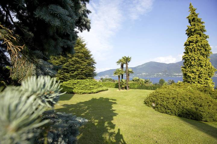 Ferienwohnung für 4 Personen, mit Terrasse und Garten sowie Seeblick und Ausblick in Lago Maggiore (Lombardei)