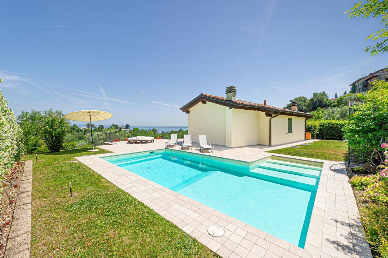 Villa Pratello in Padenghe sul Garda, Prealpi Gardesane
