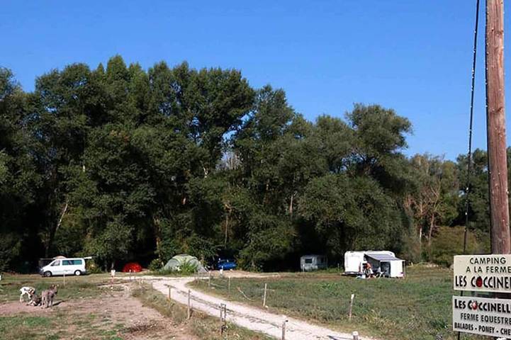 Gîte pour 5 personnes, avec piscine à Lurs
