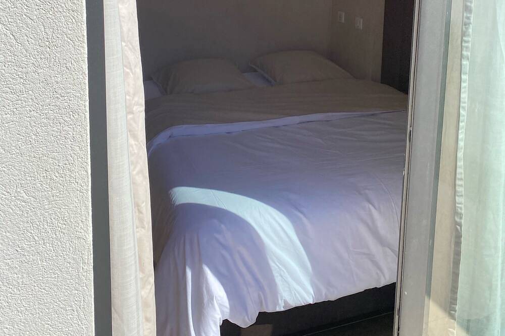Lodge de luxe de 30 m2 avec piscine et Jacuzzi pour 2 personnes Uniquement in Gémenos, Région de Marseille
