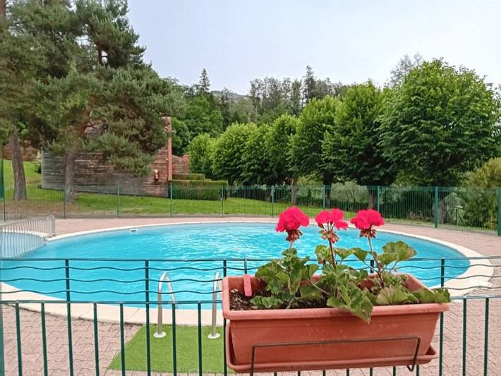 Location de vacances pour 8 personnes, avec terrasse à Vorey - 2