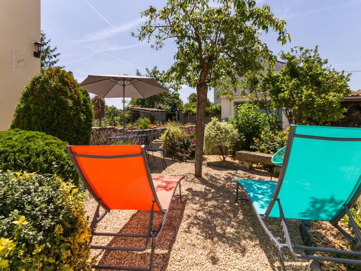 Maison de pêcheurs avec terrasse en bord de Loire, wifi, vélos et équipé bébé in Loireauxence, Vallée de la Loire