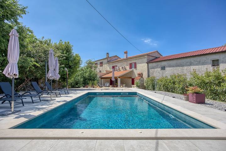 Ferienhaus für 5 Personen, mit Balkon/Terrasse und Garten sowie Pool in Sveti Petar u Šumi - 2