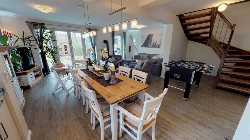 Ferienhaus für 8 Personen, mit Balkon und Whirlpool sowie Terrasse und Garten in Laboe