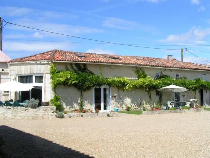 Location de vacances pour 7 personnes, avec terrasse et jardin à Dœuil-sur-le-Mignon - 2