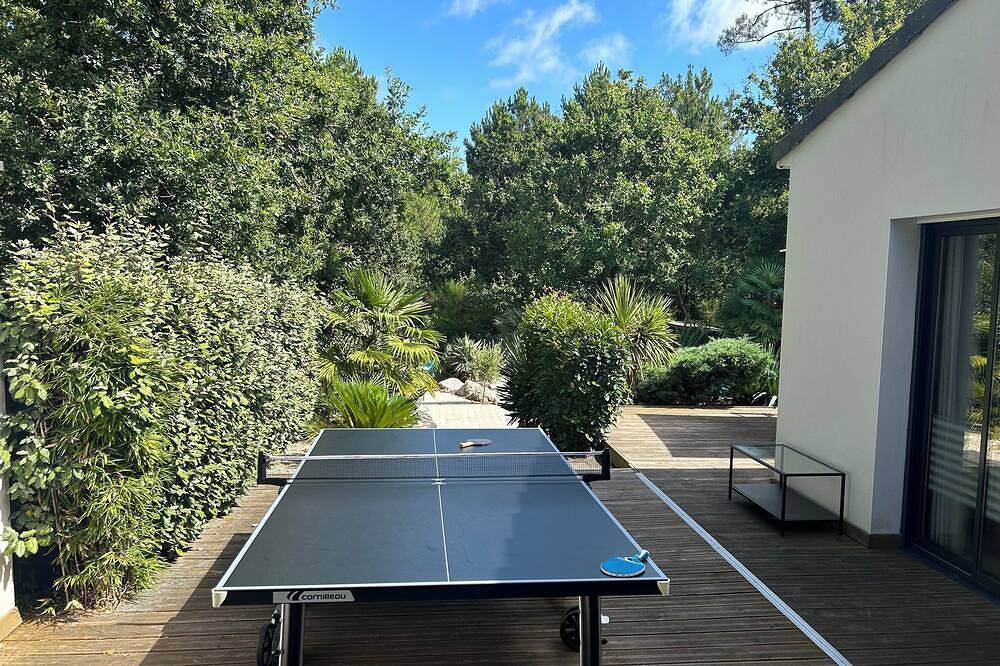 Modern bungalow with spacious private garden in Les Mathes, Côte de Beauté