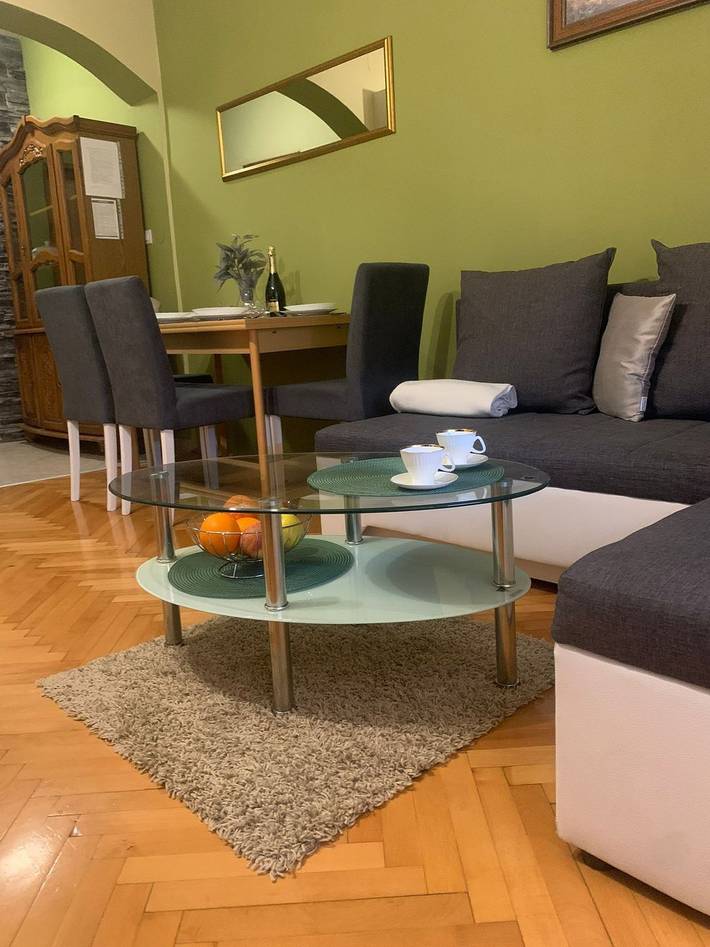 Ferienwohnung für 4 Personen, mit Pool und Whirlpool sowie Terrasse in Biograd na Moru