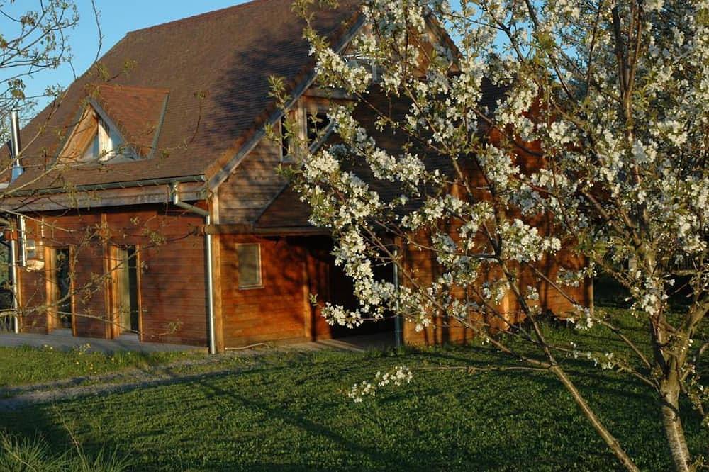 Chalet indépendant avec jardin et accès piscine près de St Pourçain in Louchy-Montfand, Allier