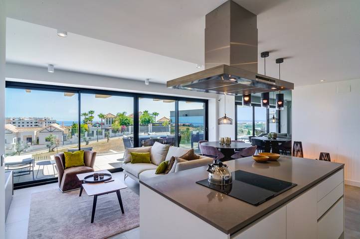 Ganze Wohnung, Ferienwohnung 'Oasis 325' mit Meerblick, WLAN und Klimaanlage in La Resina, Estepona