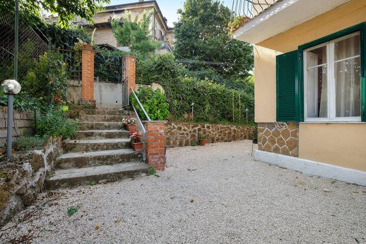 Ganze Wohnung, Apartment 'Piano Terra' mit Gemeinschaftsgarten, WLAN und Klimaanlage in Monte Compatri, Parco Regionale dei Castelli Romani