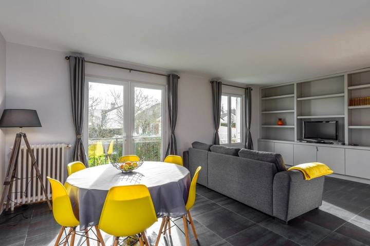 Gîte pour 9 personnes, avec Balcon et Terrasse ainsi que Jardin et Vue à Montry