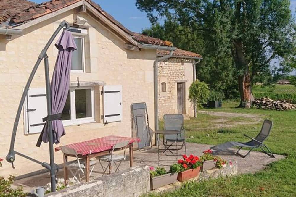 La Maisonnette Soleil Levant. Jonzac 5 min. in Ozillac, Région de Jonzac