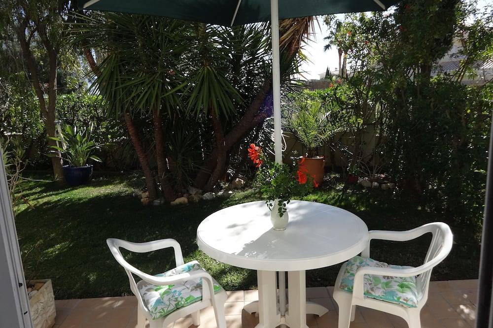 Ganze Wohnung, Cozy studio in the garden with terrace in Porches, Faro Distrikt