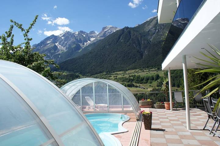 Ferienhaus für 12 Personen, mit Balkon und Garten sowie Sauna in Landeck