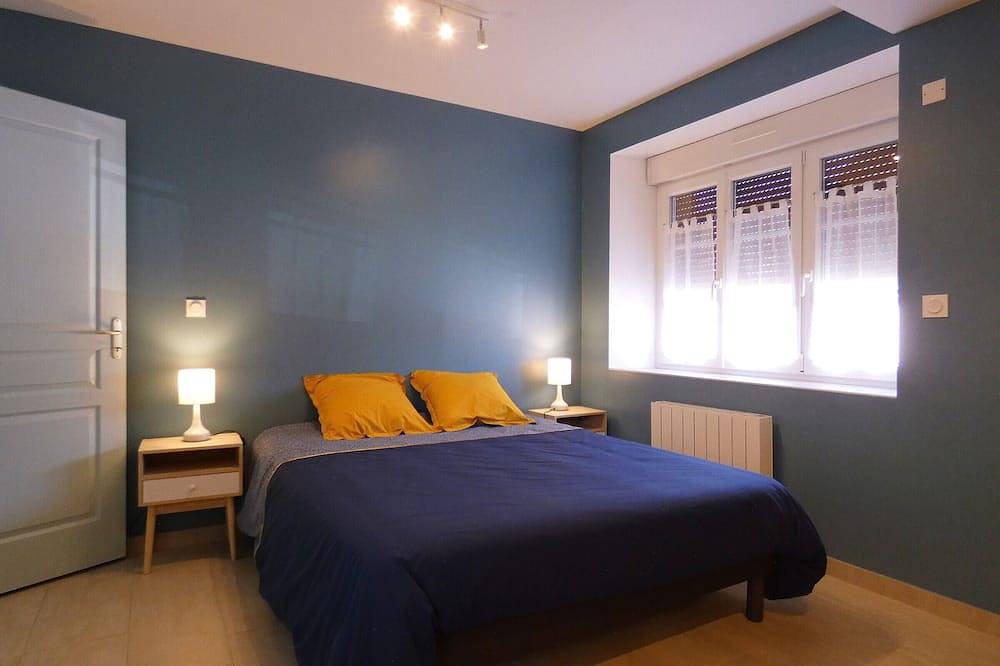 Maison rénovée avec jardin, 3 chambres, à 10 min de Chartres, idéale pour familles et escapades romantiques in Thivars, Région de Chartres