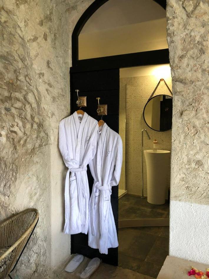 Chambre d’hôte pour 2 personnes, avec piscine ainsi que vue sur le lac et terrasse dans les Alpes maritimes - 4