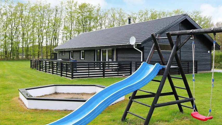 Ferienhaus für 9 Personen, mit Sauna und Whirlpool sowie Garten in Himmerland