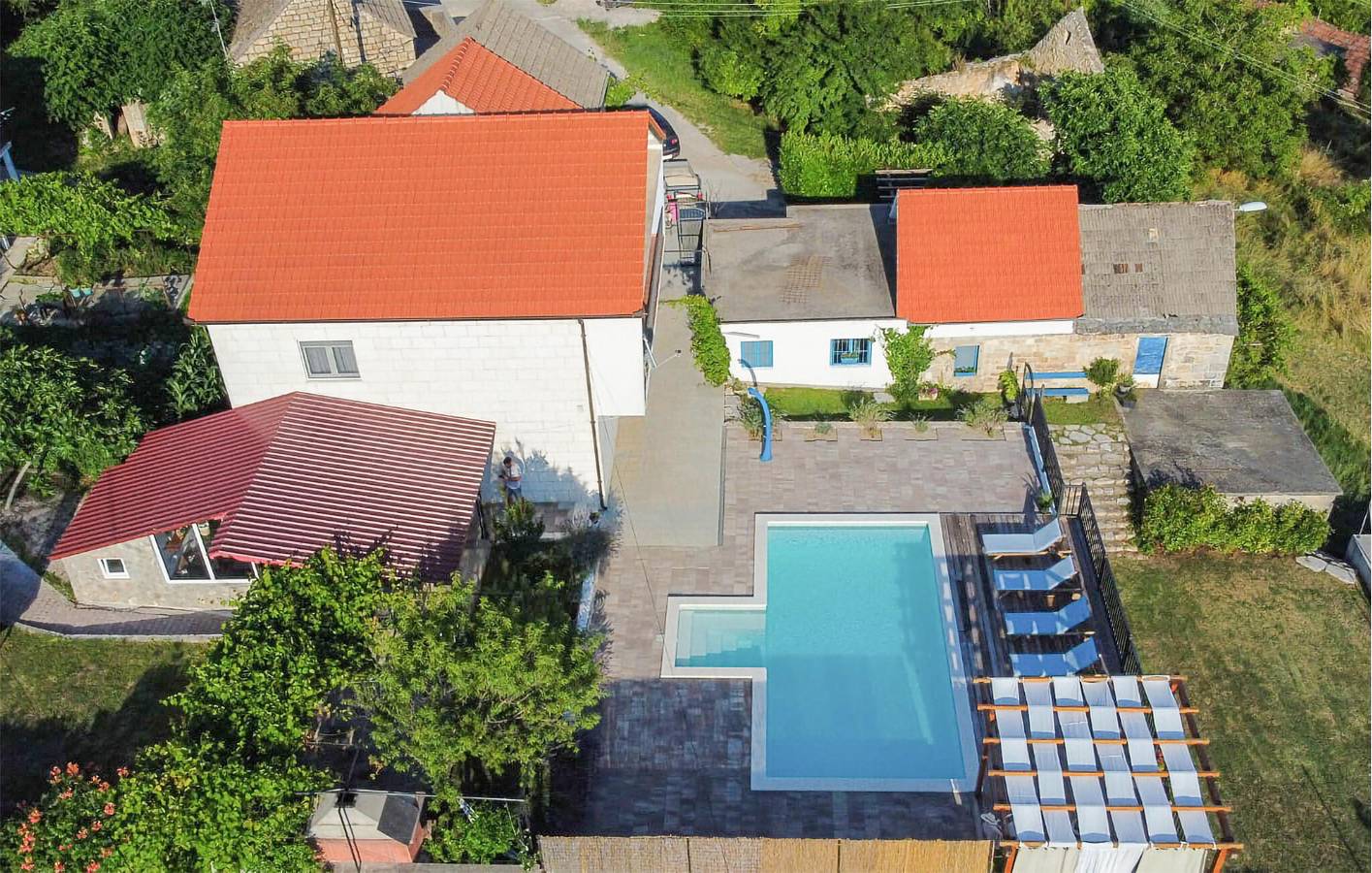 Gemütliche 200 m² große Wohnung mit Pool, Terrasse und WLAN in der Nähe des Flusses Ruda in Dalmatinisches Zagora