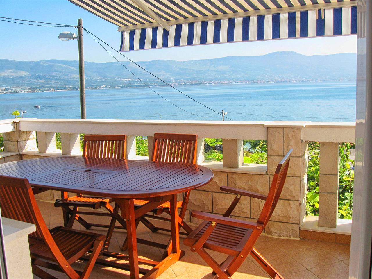 Ganze Wohnung, 2-Zimmer-Ferienwohnung mit Terrasse und Meerblick Slatine, Ciovo A-17456-a in Ciovo