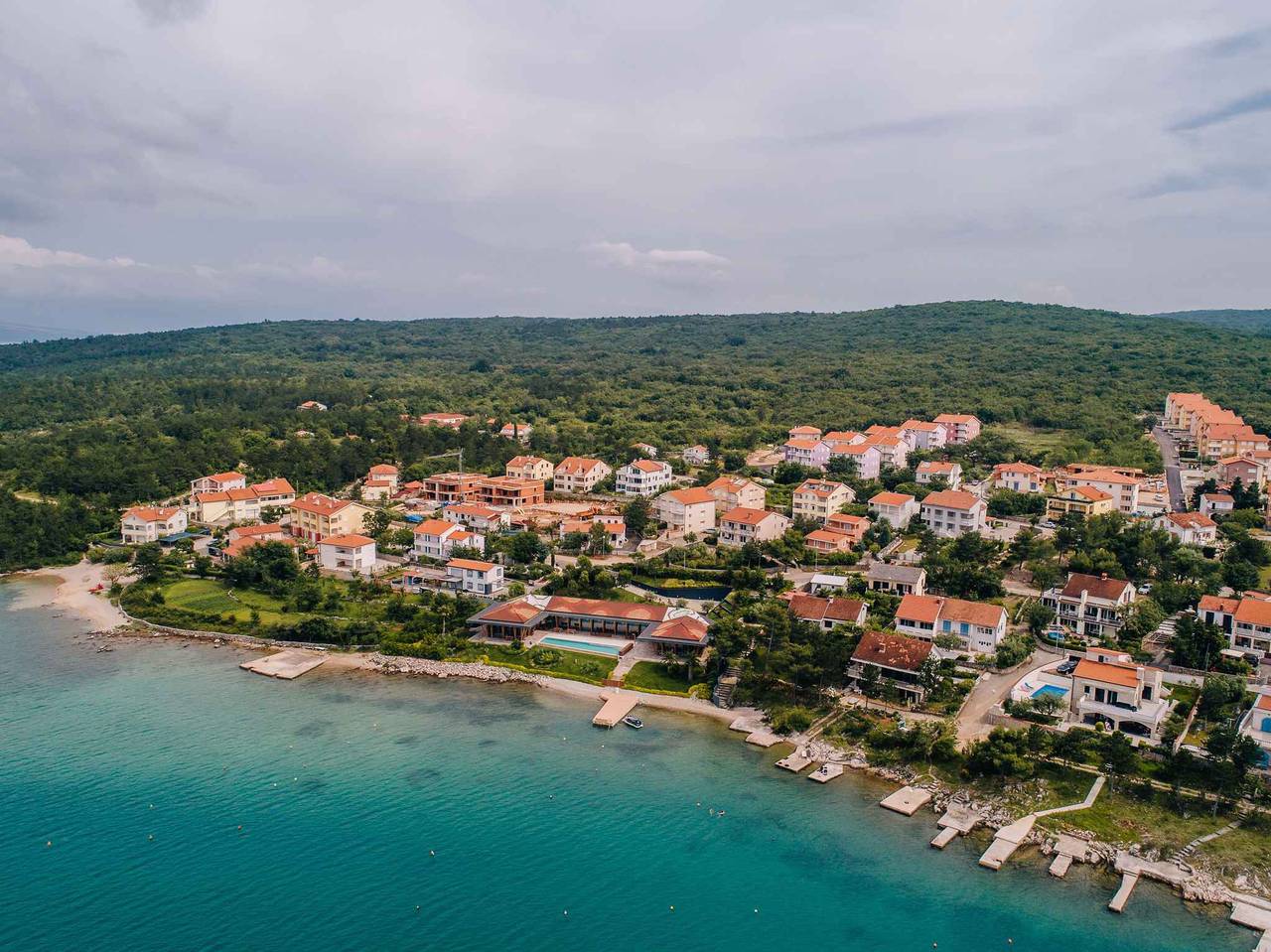 Ganze Ferienwohnung, Ferienwohnung Sara mit Meerblick und Pool und große Terrasse  in Klimno, Krk