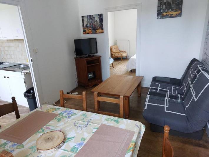 Gîte pour 6 personnes, avec terrasse et jardin à Mesvres