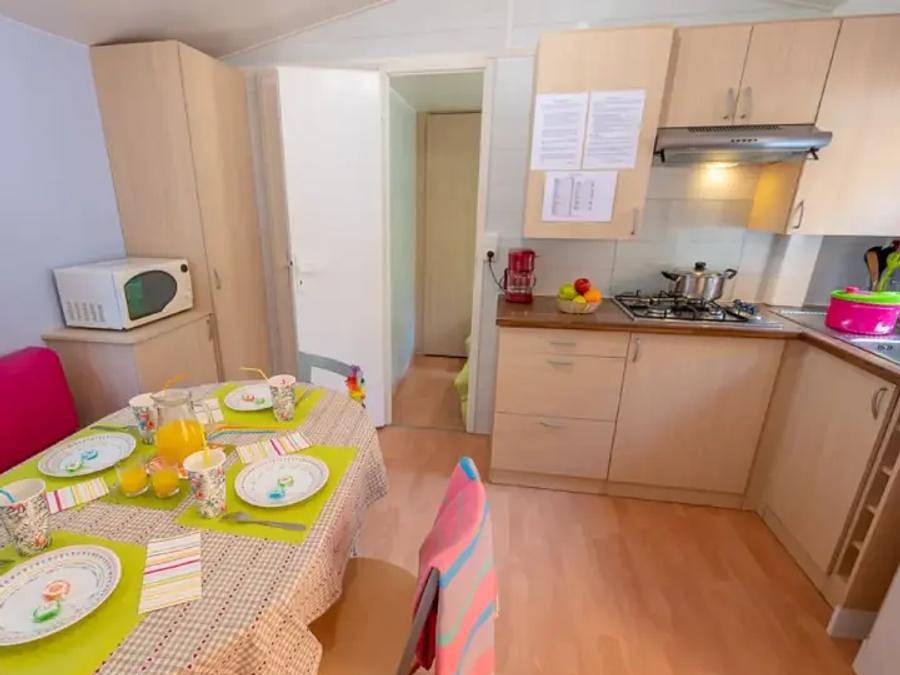 Camping La Pinède en Provence - Mobilheim 4 personen - Aqua 2 Zimmer 4 Personen Halbüberdachte Terrasse Tv in Mondragon, Vaucluse