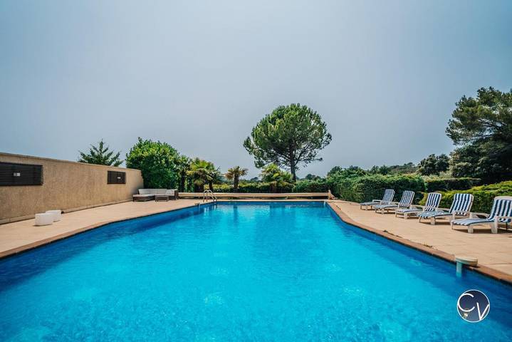 Location de vacances pour 10 personnes, avec jardin ainsi que jacuzzi et piscine à Vénéjan - 2