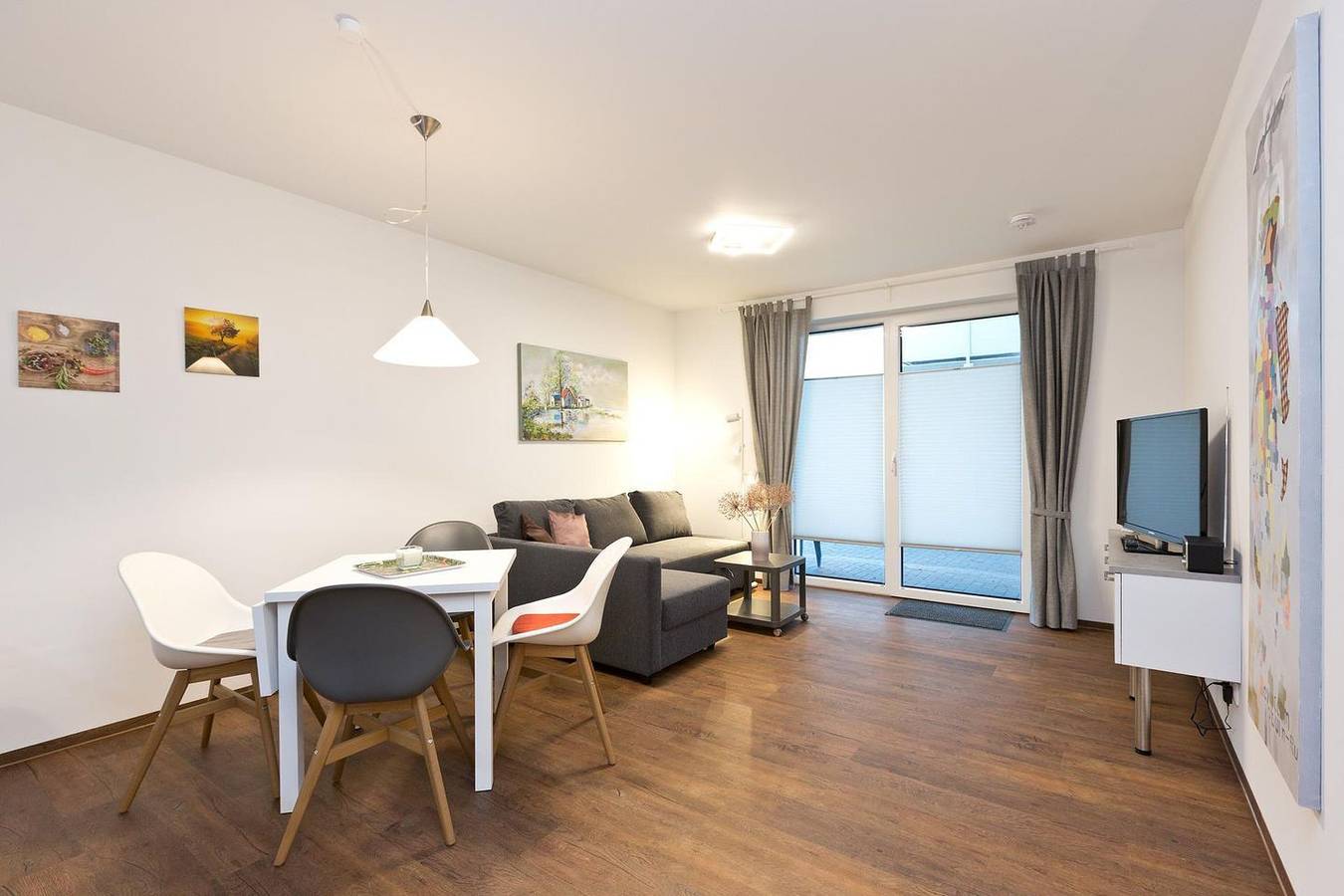 Ganze Wohnung, Zentrales Ferienapartment mit Terrasse am Hafen in Röbel/Müritz. in Röbel, Müritz