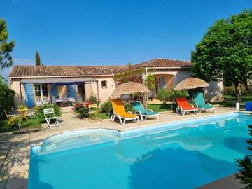 Chambre d’hôte pour 2 personnes, avec bassin pour enfant et piscine ainsi que jacuzzi et jardin à Garéoult