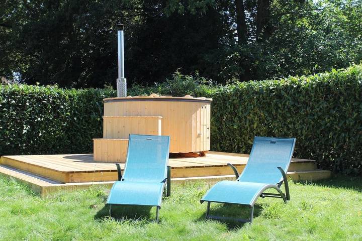 Location de vacances pour 13 personnes, avec Jacuzzi ainsi que Terrasse et Jardin dans Quily