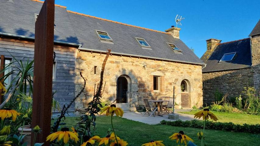 Location de vacances pour 3 personnes, avec vue et jardin à Bégard - 2