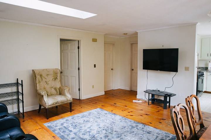 Vacation rental for 20 people, with yard and balcony in New Hampshire