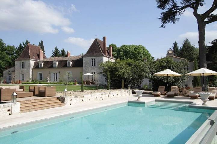 Location de vacances pour 15 personnes, avec Balcon ainsi que Terrasse et Jardin à Serres-et-Montguyard