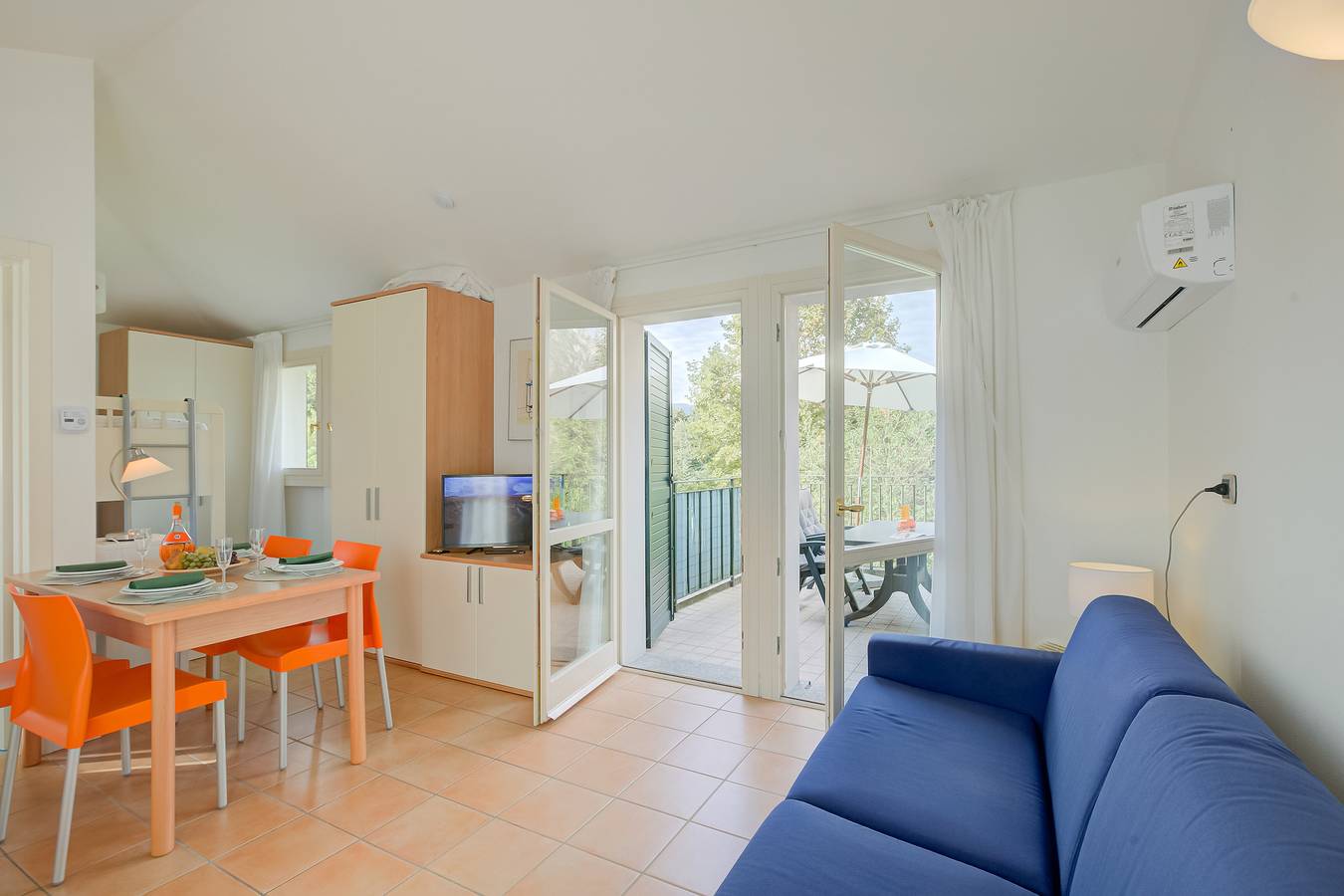 Geheel appartement, Appartement aan het meer met essentiële voorzieningen, 100m van het Lago di Lugano in Porlezza, Gemeente Porlezza