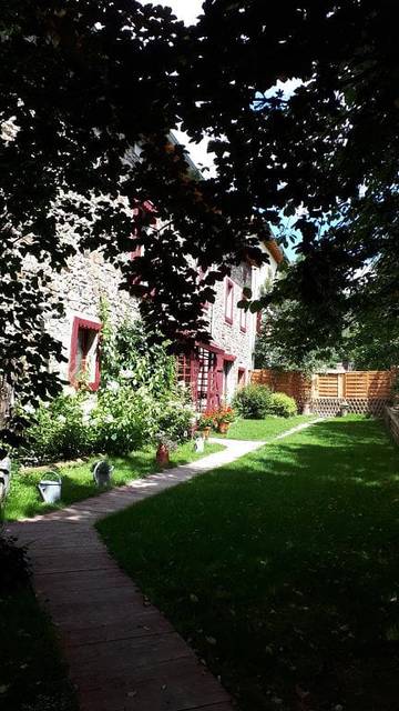 Cottage pour 2 personnes, avec jardin à Allègre