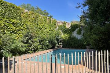 Gîte pour 9 personnes, avec jardin à Bernis