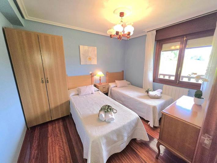 Apartamento de vacaciones para 8 personas, con jardín además de vistas y balcón - 1