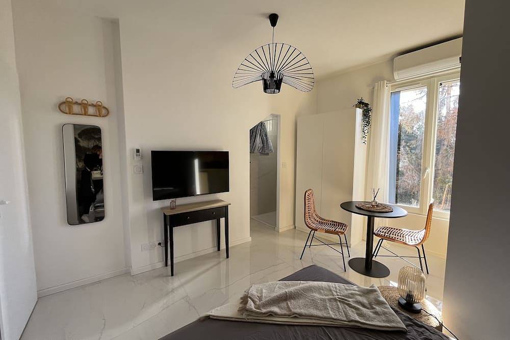 Entire apartment, Appartement Studio Dans Mas en Pierre Rénové in Clapiers, Montpellier region