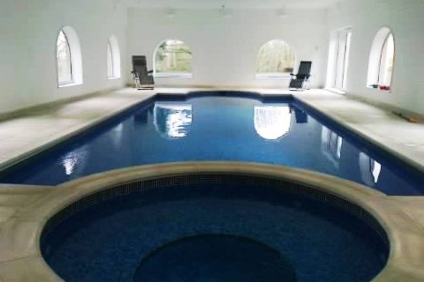 Historic Manor House - Sleeps 16 - Pool & Hot Tub in Kent